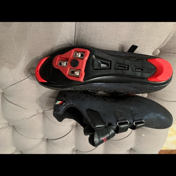 Brand new never worn Mens Spin shoes size 12.5/47 with Delta cleats - Picture 4 of 4